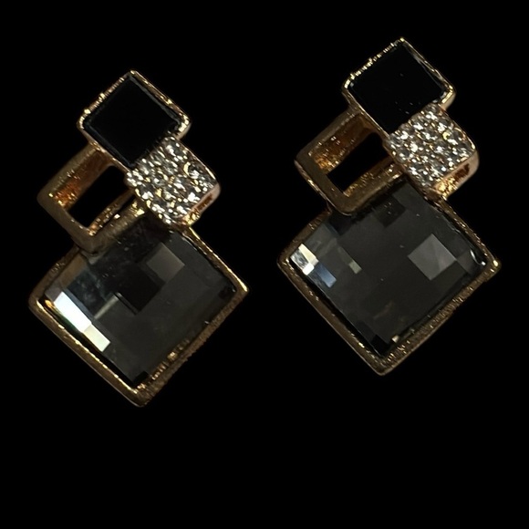 Fashion statement stunning studds earrings with faux diamonds - Picture 2 of 7